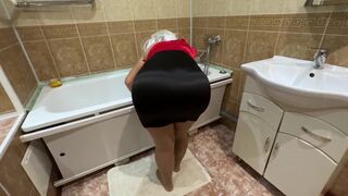 Anal mother I'd like to fuck underneath the skirt is always obtainable when the penis needs to relax in a big a-hole - 6 image