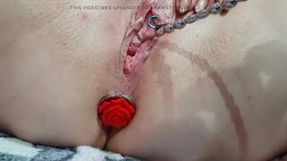 Sounding masturbation of a pierced juicy crack with an anal plug - 9 image