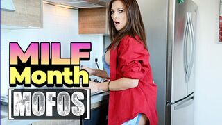 David Flores Wakes Up And Finds Mandy Flores Bending Over For Some Morning Anal Sex - MOFOS