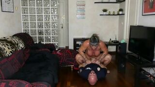 I fuck the policeman who came to arrest me (Trailer)