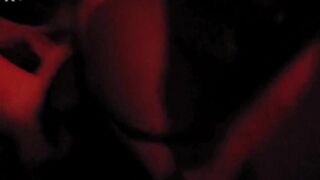 Gangbang com os amigos do marido que fodem a MILF casada gordinha ruiva gostosa no hardcore