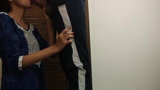 Indian Desi Bhabhi seduces electrician whilst that guy is repairing. Vagina fuck hard in hindi audio Repair waale ne kiya - 5 image
